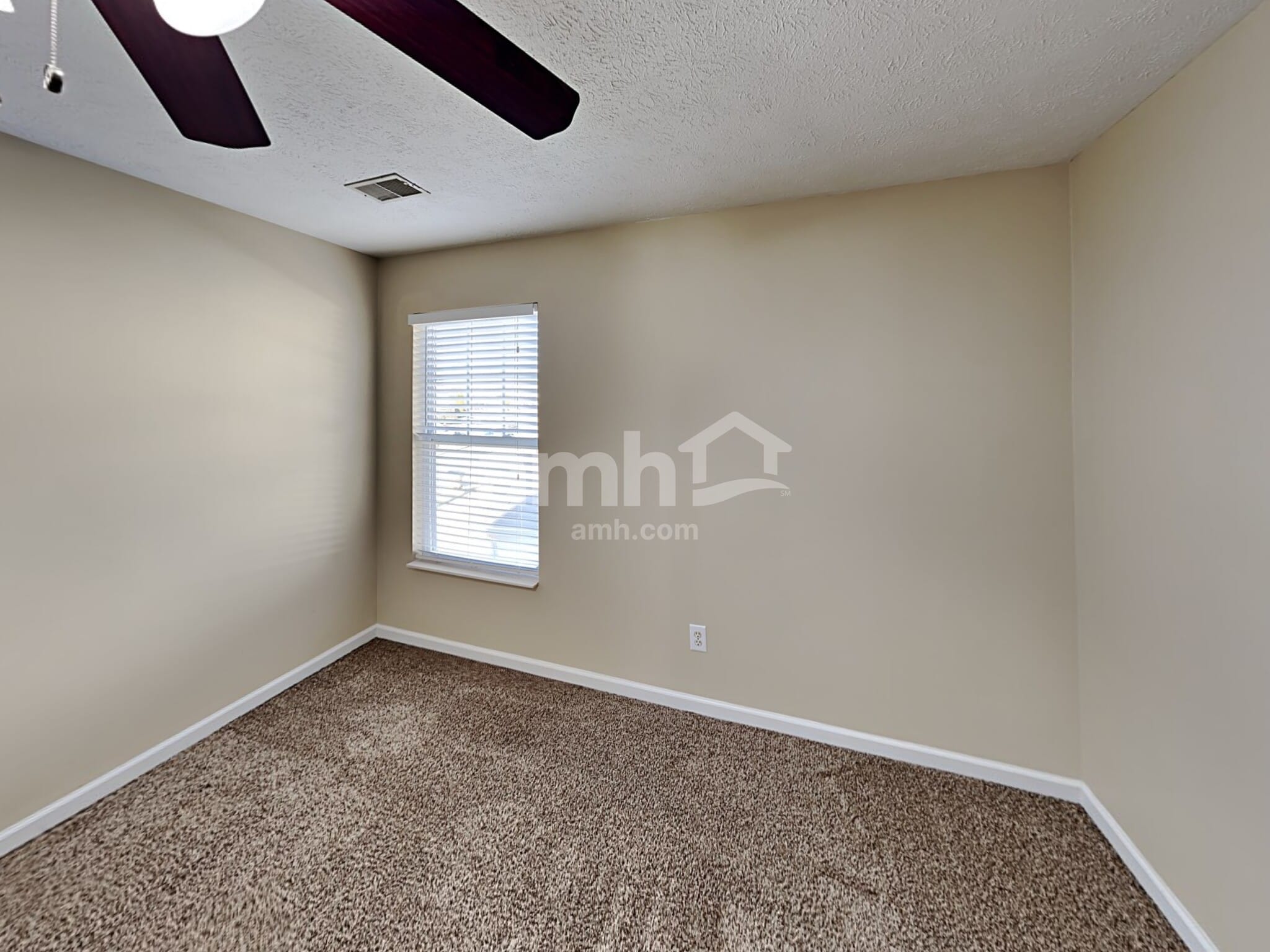 Building Photo - 4529 Hawthorn Dr