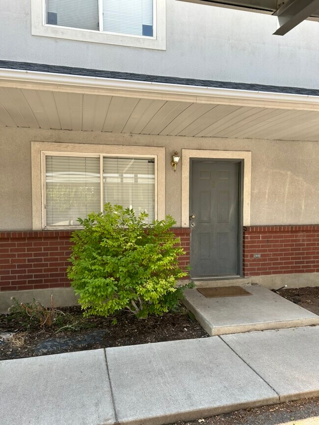 Building Photo - 166 E 1800 N