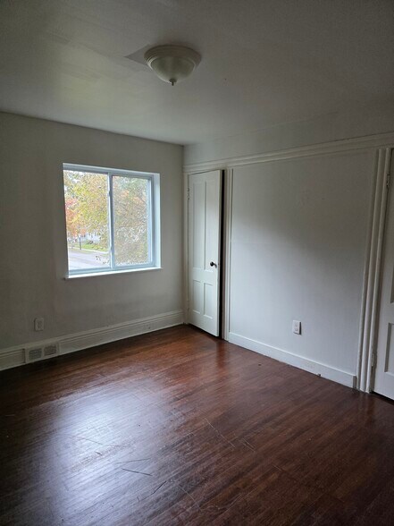 Building Photo - 983 Portland Ave