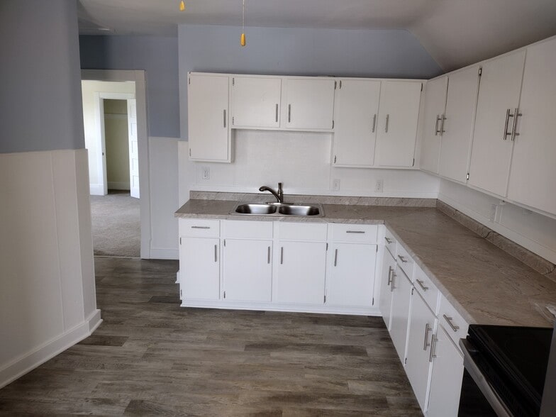 Building Photo - 8240 W Cold Spring Rd