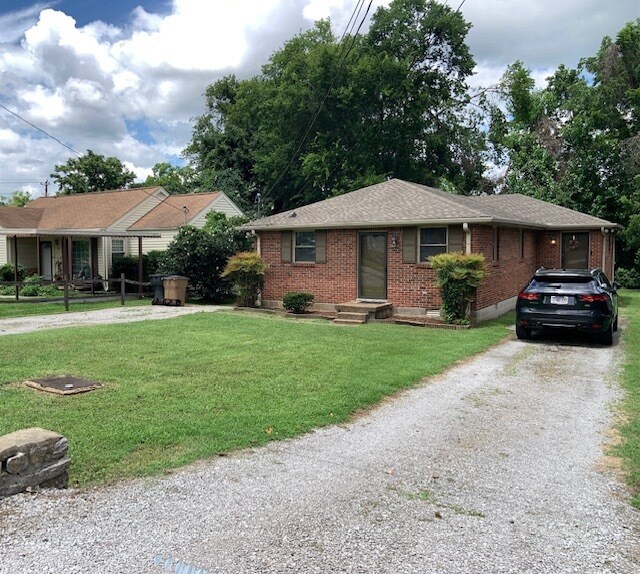 907A driveway on left - 907A Malquin Dr