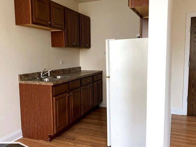 Building Photo - 2600 N Kimball Ave