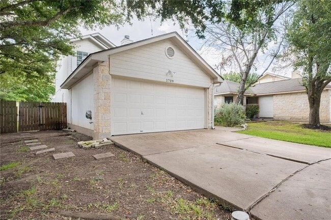 Building Photo - 1709 Royal Ascot Dr