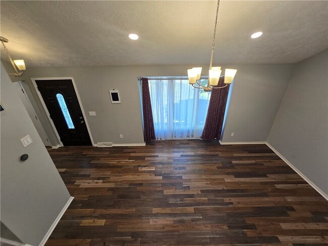 Building Photo - 9 Hepatica Ln