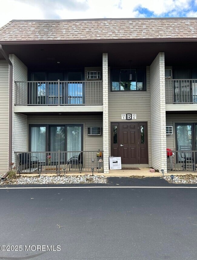 Building Photo - 330 Shore Dr