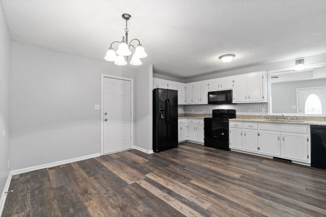 Building Photo - Updated Three Bedroom Ranch!