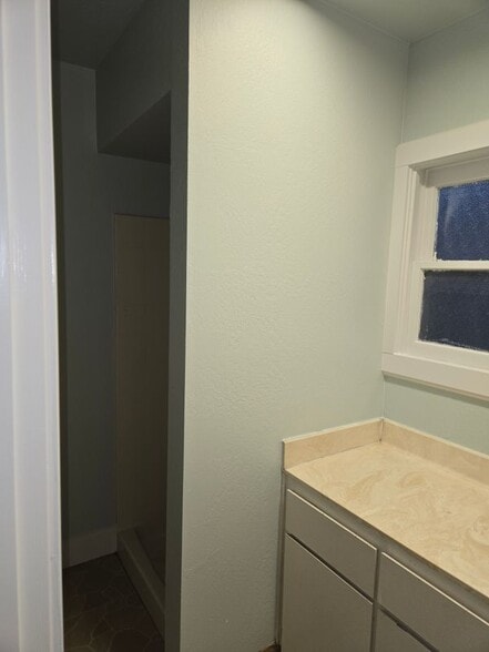 Building Photo - 534 College St