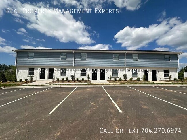 Building Photo - 7007 Star Oaks Ln