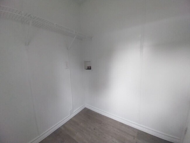 Building Photo - Stunning Manufactured house ready to move in!