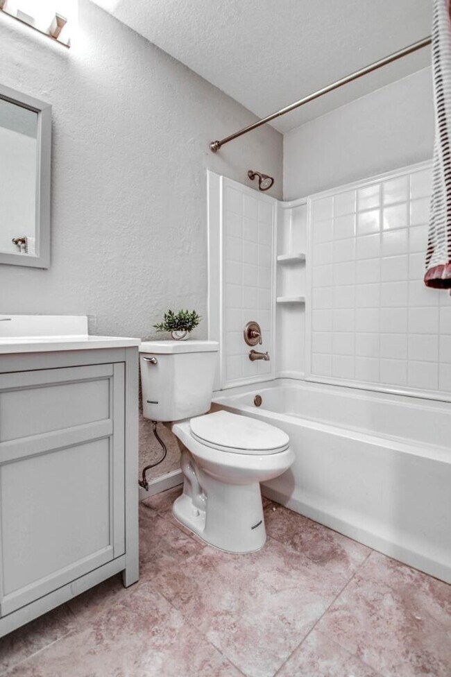 Building Photo - 21 E McKinley St