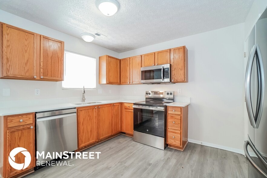 Building Photo - 1852 Meadowlawn Dr