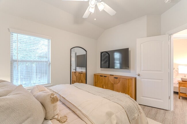 Building Photo - 130 Pioneer Canyon Pl