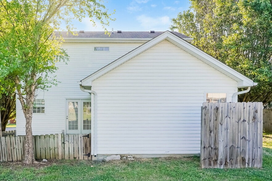 Building Photo - 404 Barking Dr