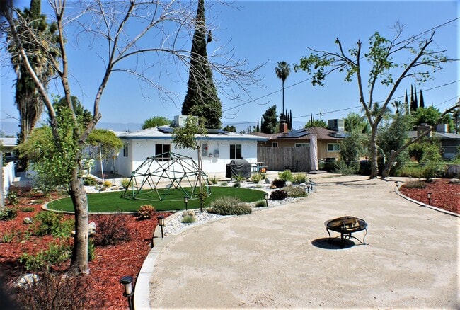 Building Photo - Loma Linda Cottage Near University