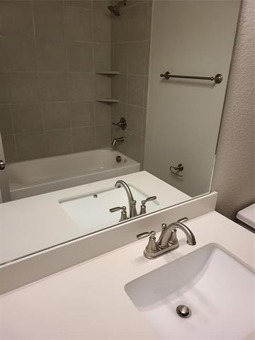 Building Photo - 106 Sonterra Ct