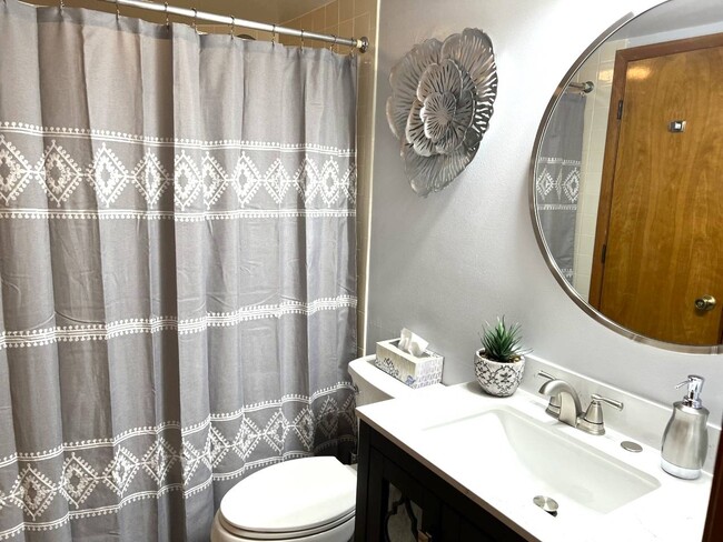 Building Photo - 4801 Casablanca Cir