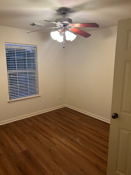 Building Photo - 8031 Barnes Ridge Ln