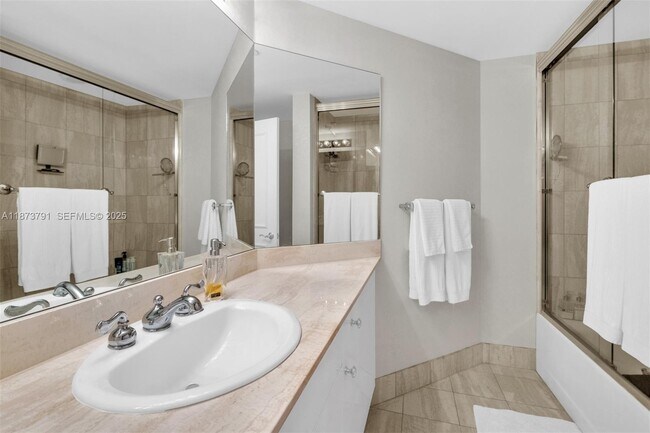 Building Photo - 21050 Point Pl