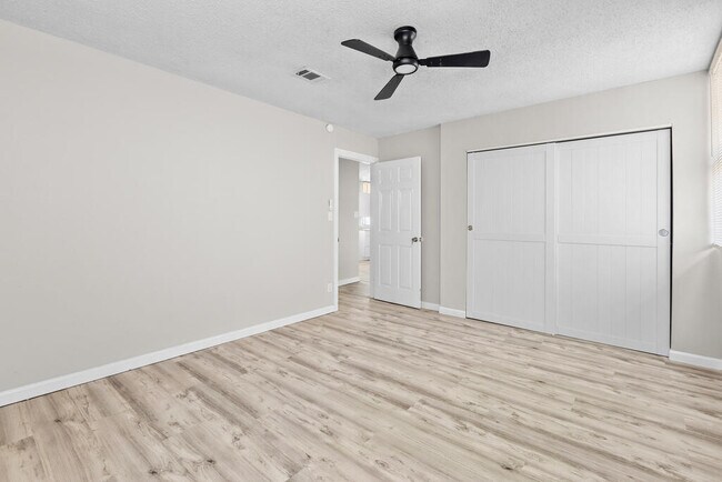 Building Photo - 2105 Butternut Ln