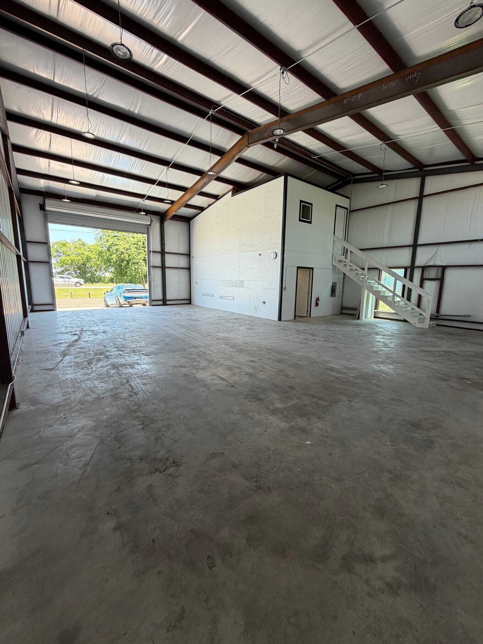 Building Photo - 4072 Old Lorena Rd