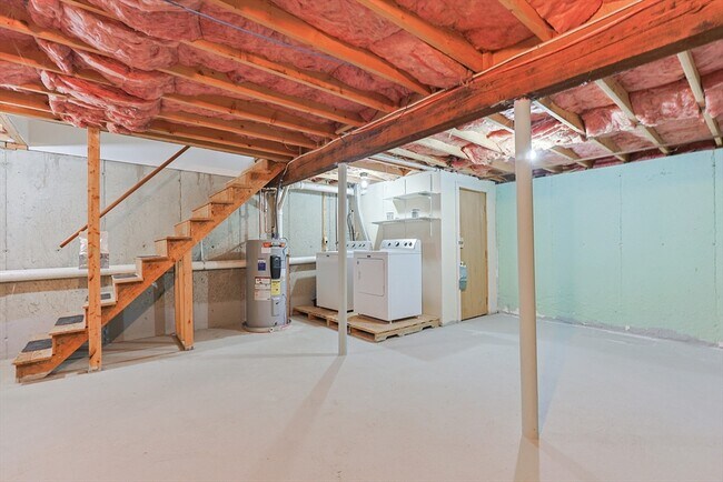 Building Photo - 835 Mt Hope St