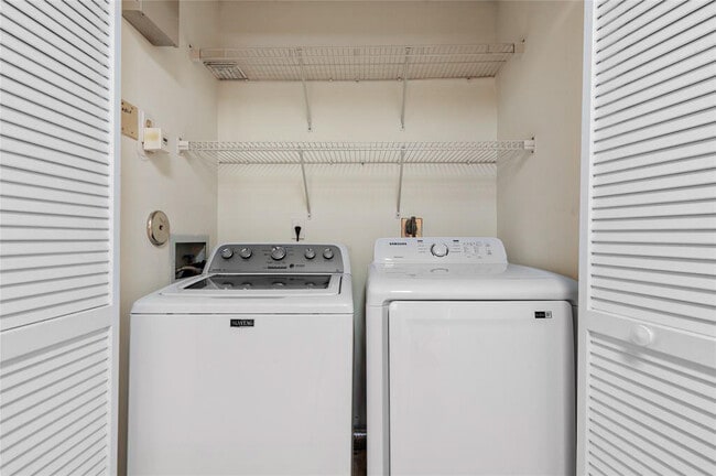 Building Photo - 7535 La Paz Blvd