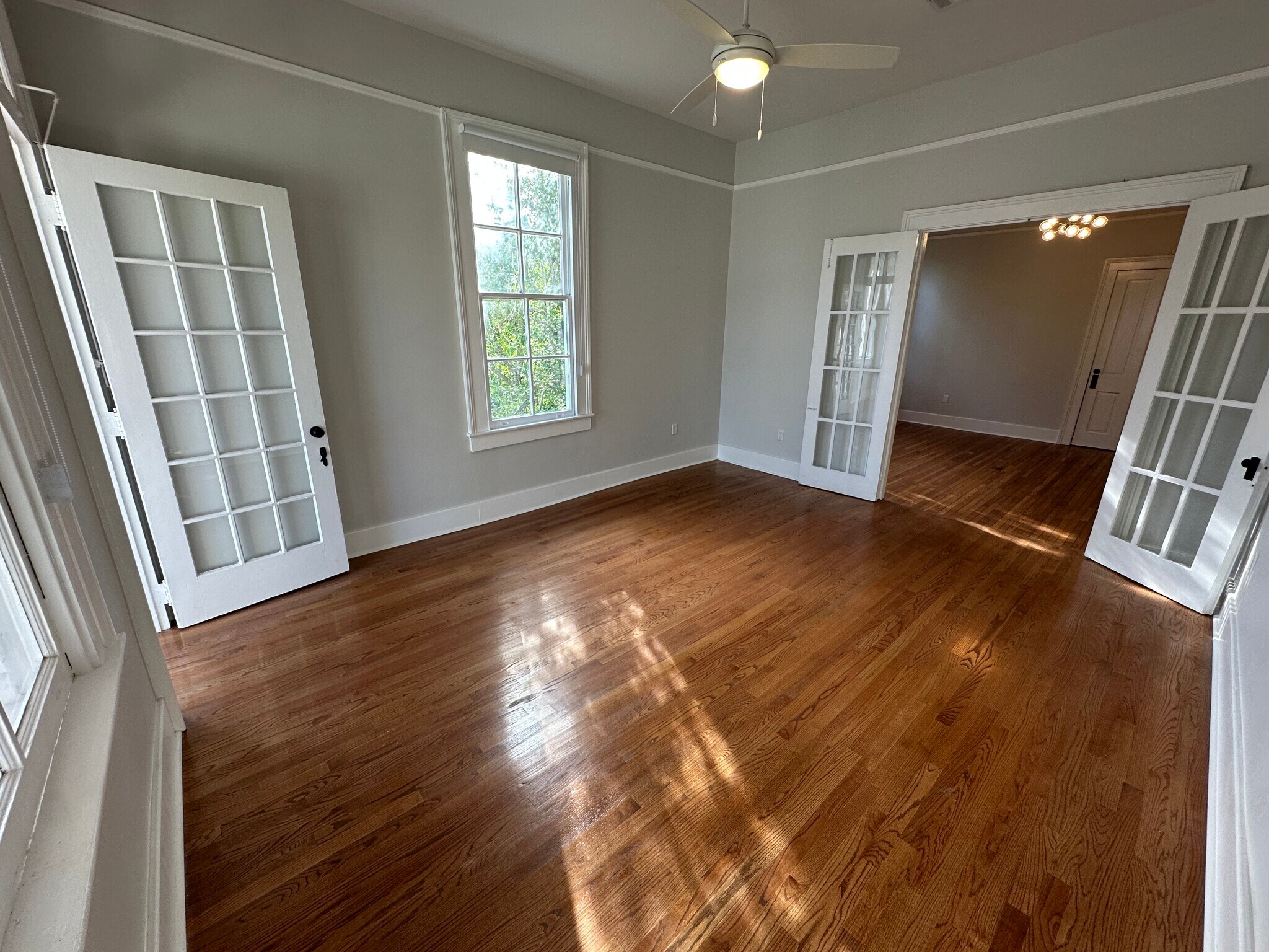 Living Room - 5520 Loyola Ave