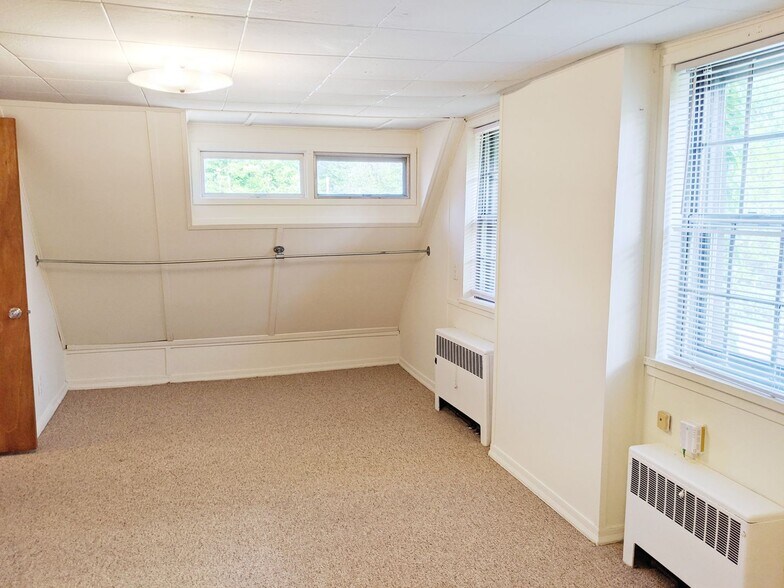 Building Photo - Clark Triplex