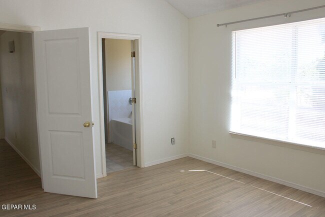 Building Photo - 815 Saguaro Park Ct