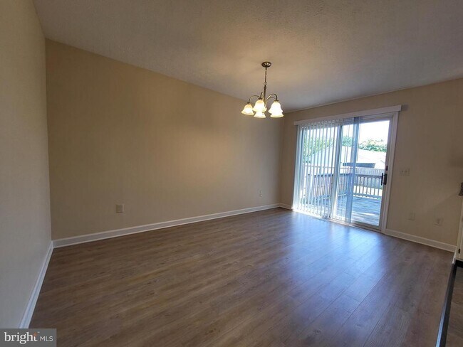 Building Photo - 111 Windcrest Cir