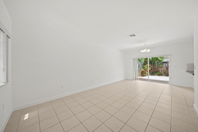 Building Photo - Cutler Bay Townhouse