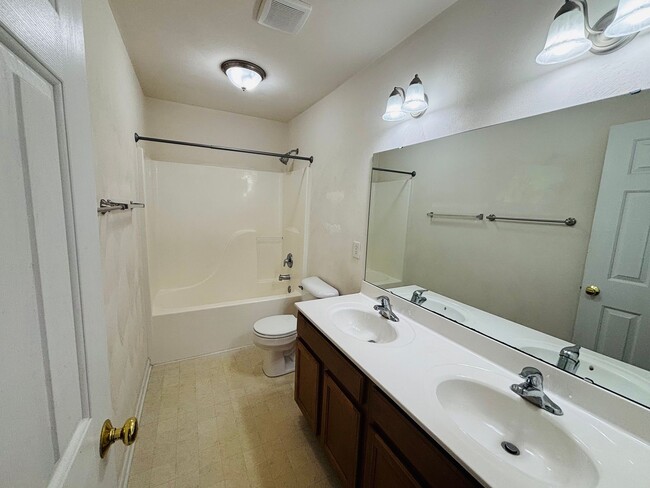 Building Photo - 255 Windsor Dr NW