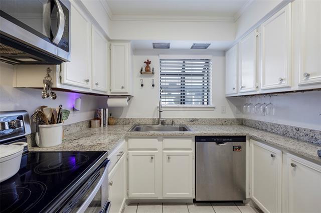 Building Photo - 9910 Royal Ln