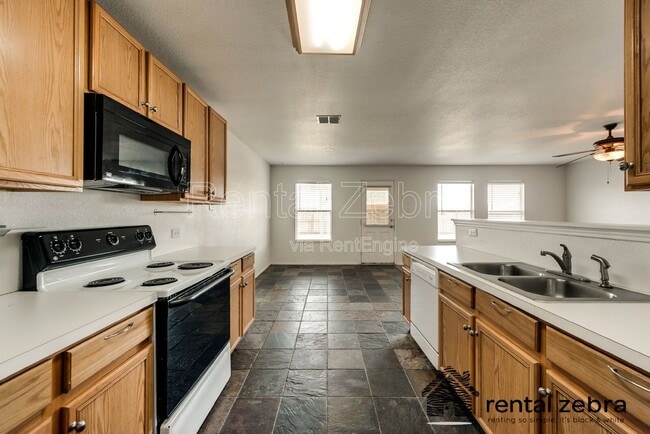 Building Photo - 1336 Castle Ridge Rd