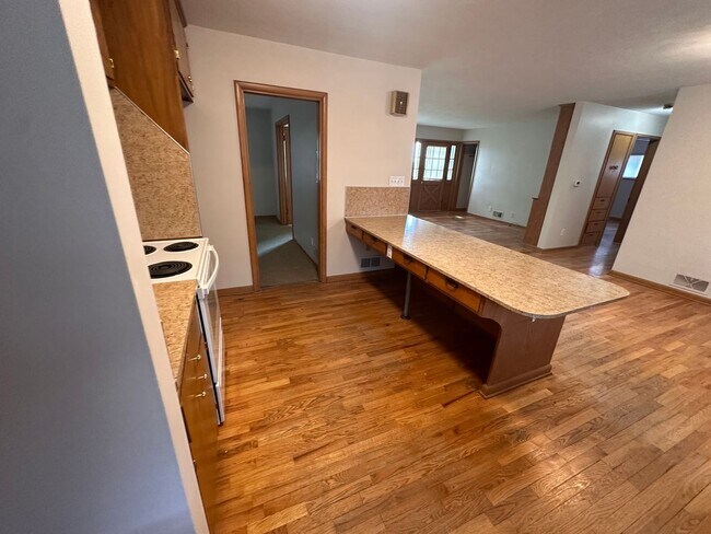 Building Photo - Louisville Farmhouse With Walkout basement