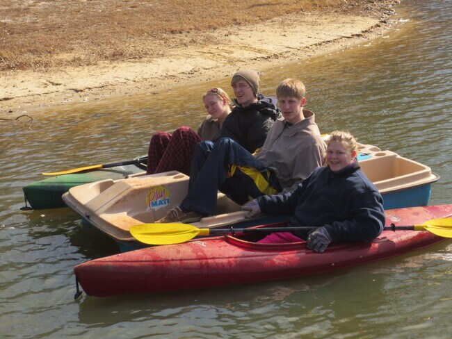 Free Kayaks and Bikes available - 1016 Lakeview Dr