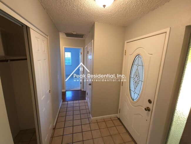 Building Photo - Cute Florin Area 3bd/2ba House with 2 Car ...