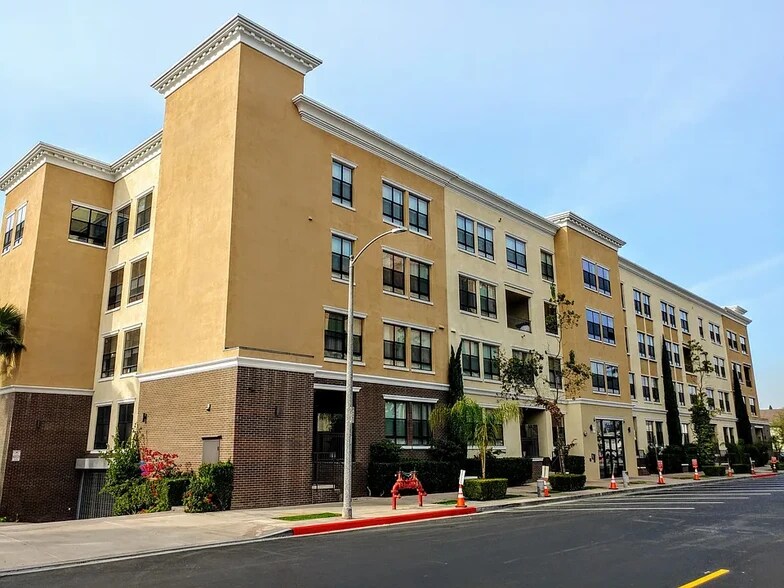 Building Photo - 575 Elm Ave