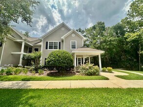 Building Photo - Charming 1-Bedroom Loft-Style Condo in The...
