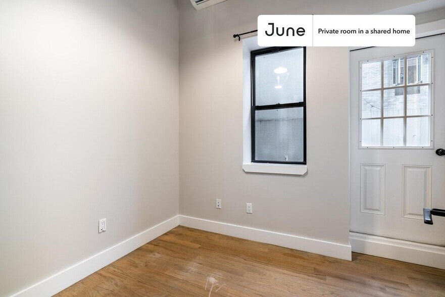 Building Photo - Room in Shared 6 bed/6.5 bath home