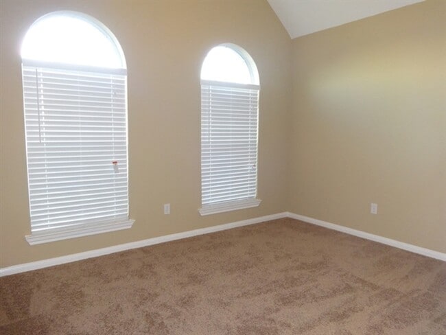 Building Photo - 3931 Oak Plank Rd