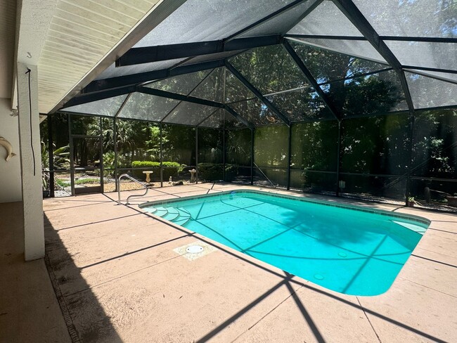 Building Photo - Beautiful 5 bed 3 bath POOL Home For Lease!