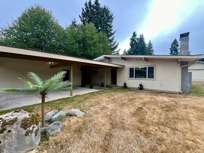 Building Photo - 3BD w/ Outbuildings & Shop