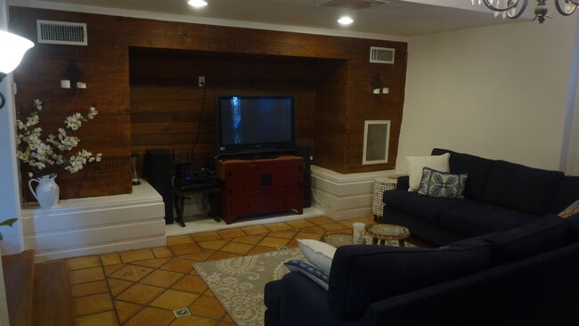 living room - 2047 Ivar Ave