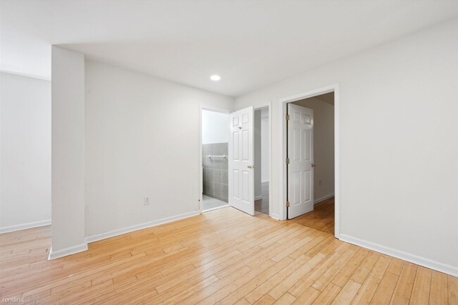 Building Photo - 4 br, 2 bath Triplex - 1708 N 18TH ST Unit...