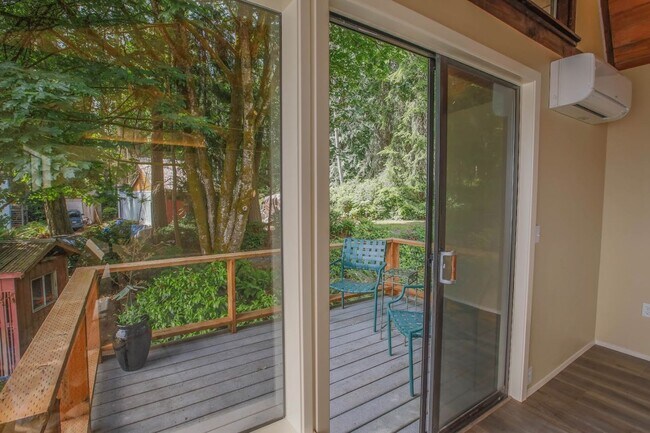 Building Photo - Gorgeous Langley Home With Water View and ...