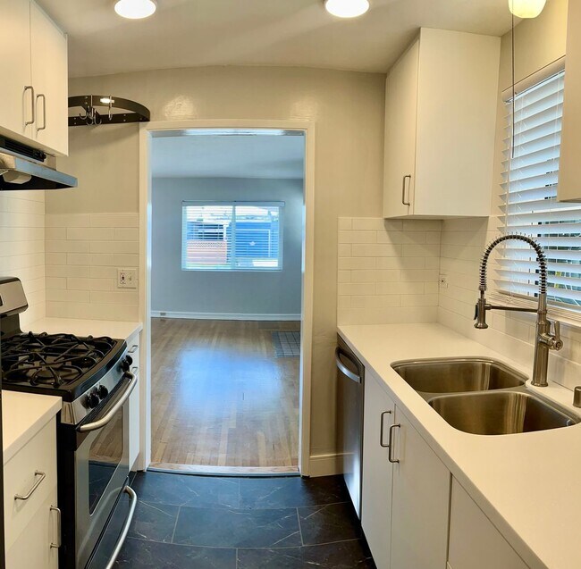 Building Photo - OPEN HOUSE 3/28 - Charming Single Family Home