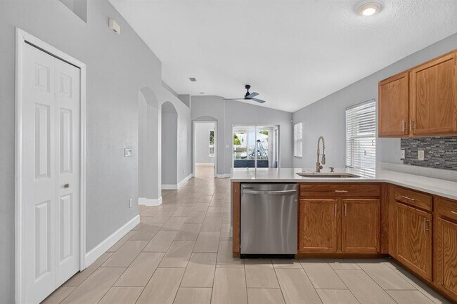 Building Photo - 7961 Carriage Pointe Dr