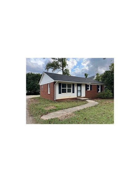 Building Photo - Room in House on West Blvd