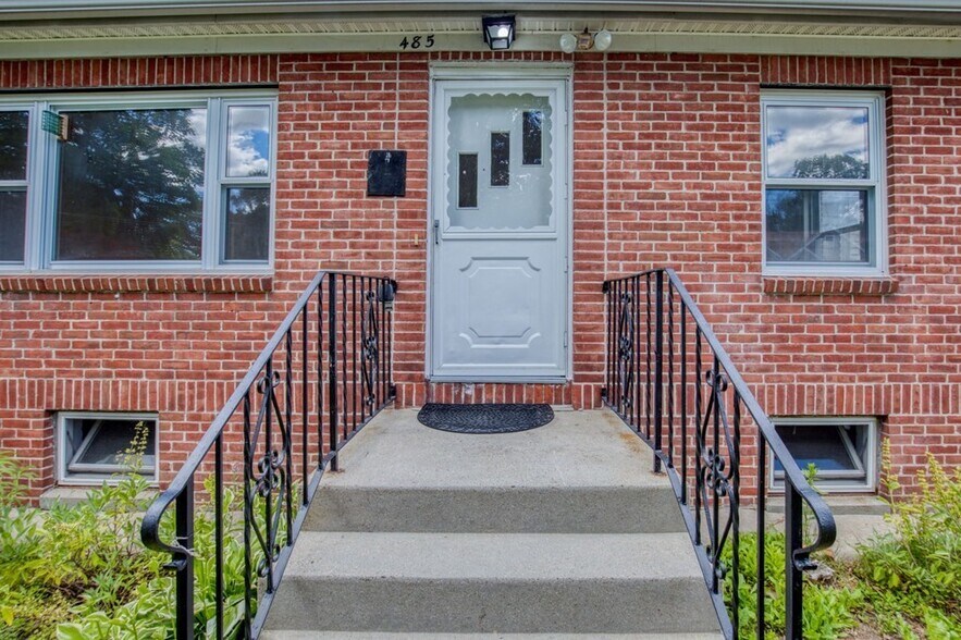 Building Photo - 485 Hamilton St